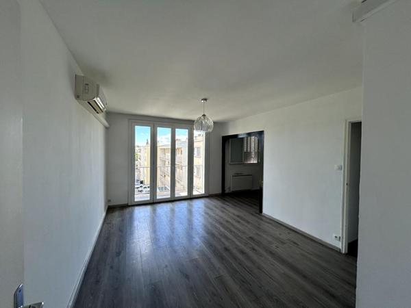 À vendre T4 lumineux au dernier étage, proche centre-ville et commerces