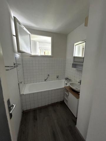 À vendre T4 lumineux au dernier étage, proche centre-ville et commerces