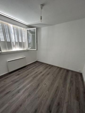 À vendre T4 lumineux au dernier étage, proche centre-ville et commerces
