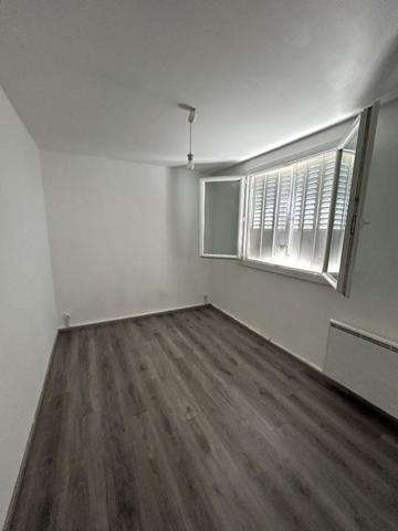 À vendre T4 lumineux au dernier étage, proche centre-ville et commerces