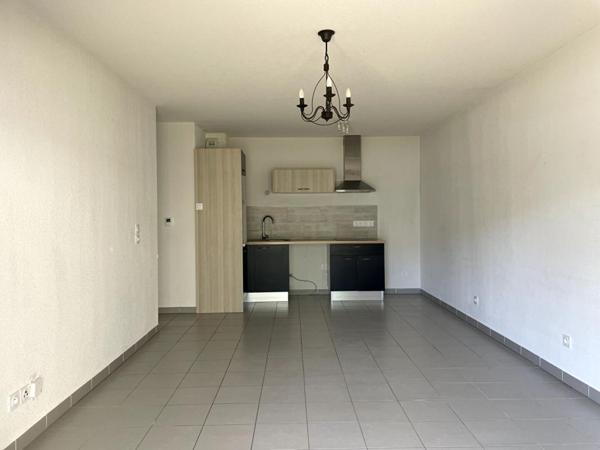À VENDRE   Appartement T3 de plain-pied avec terrasse, parking privatif et climatisation