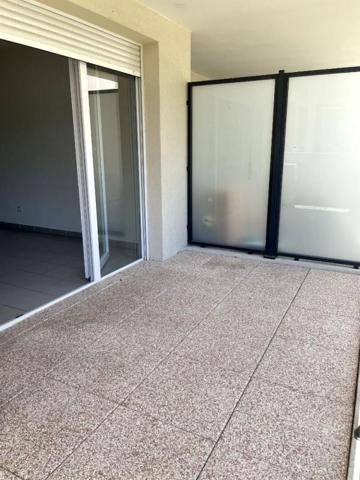 À VENDRE   Appartement T3 de plain-pied avec terrasse, parking privatif et climatisation