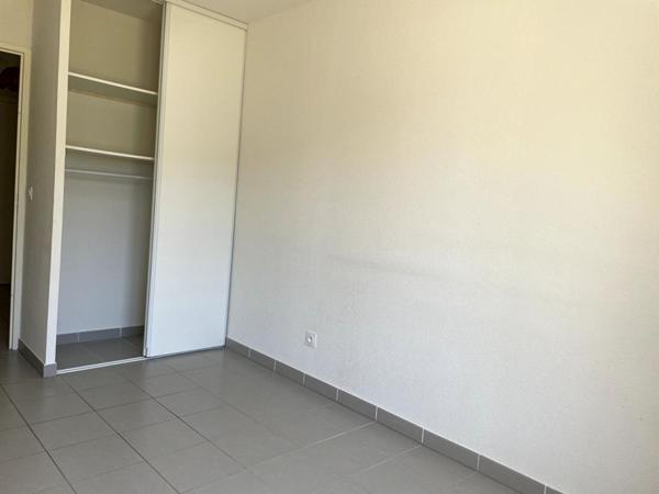 À VENDRE   Appartement T3 de plain-pied avec terrasse, parking privatif et climatisation