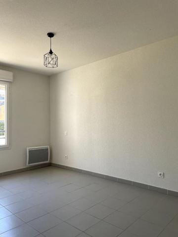 À VENDRE   Appartement T3 de plain-pied avec terrasse, parking privatif et climatisation