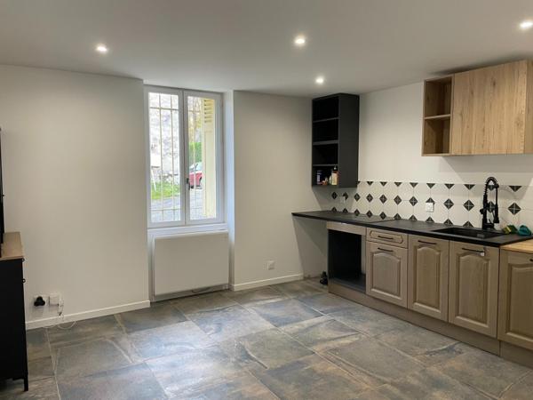 MAISON ANCIENNE AVEC JARDIN