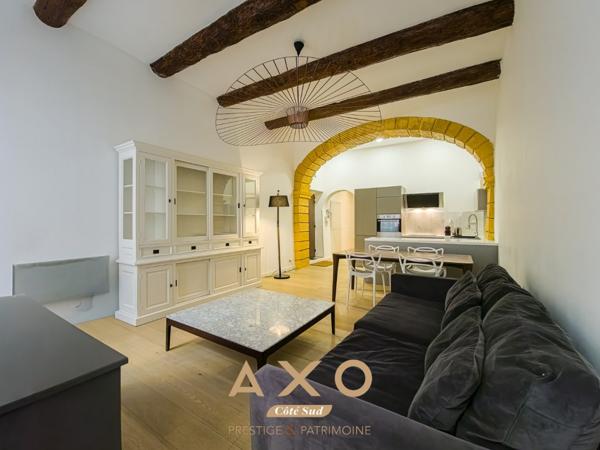 AIX-EN-PROVENCE - CENTRE-VILLE HISTORIQUE - APPARTEMENT BOURGEOIS - T3 - 2 ACCES - IDEAL PROFESSIONS LIBERALES - COUR - CAVE - 520 000