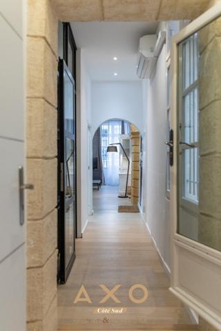 AIX-EN-PROVENCE - CENTRE-VILLE HISTORIQUE - APPARTEMENT BOURGEOIS - T3 - 2 ACCES - IDEAL PROFESSIONS LIBERALES - COUR - CAVE - 520 000