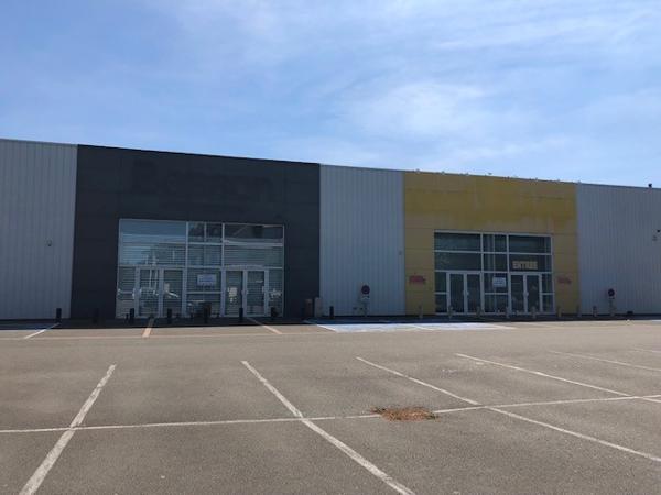 LOCAL COMMERCIAL 890 m2 , Laval