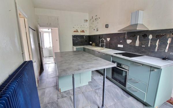 Maison à vendre    3 pièces •  Couches