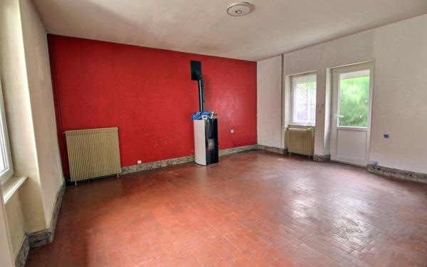 Maison à vendre    3 pièces •  Couches