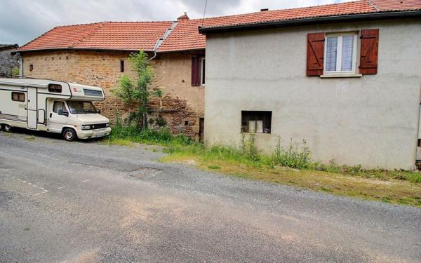 Maison à vendre    3 pièces •  Couches
