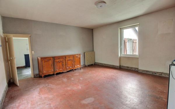 Maison à vendre    3 pièces •  Couches