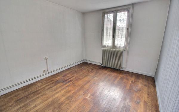 Maison à vendre    3 pièces •  Couches