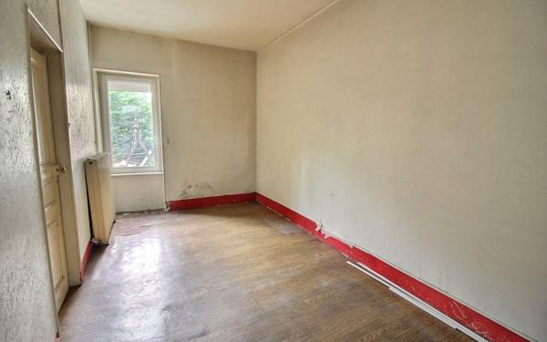 Maison à vendre    3 pièces •  Couches