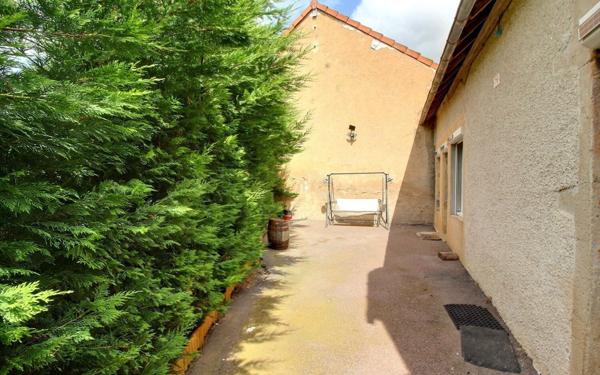 Maison à vendre    3 pièces •  Couches