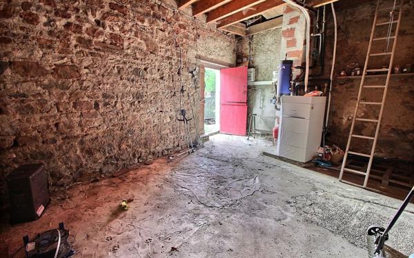 Maison à vendre    3 pièces •  Couches