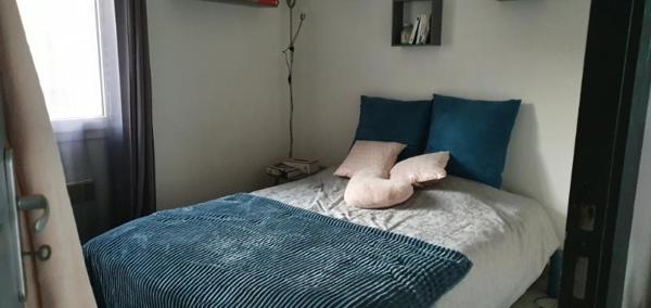 Appartement Cogolin 3 pièce(s) 56.74 m2 Coup de Coeur dans quartier résidentiel  sécuriser avec place de parking situé en rez de jardin avec  jardin de 27 m2 ensoleillé  Trés bon état clé en main avec fort rendement locatif  situé à 5 minutes des commerc