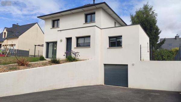 Maison individuelle à vendre à Baud dans le Morbihan (56150), ref : 065/1840   
Centre-ville