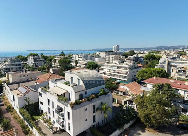 SAINT-LAURENT-DU-VAR / LES VESPINS - 4 pièces 80 m², spectaculaire terrasse 90 m² aperçu mer, prestations haut de gamme
