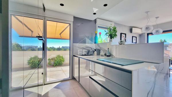 SAINT-LAURENT-DU-VAR / LES VESPINS - 4 pièces 80 m², spectaculaire terrasse 90 m² aperçu mer, prestations haut de gamme