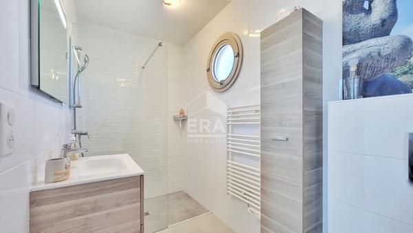 SAINT-LAURENT-DU-VAR / LES VESPINS - 4 pièces 80 m², spectaculaire terrasse 90 m² aperçu mer, prestations haut de gamme