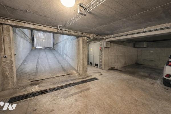 TOURS - Quartier des Tanneurs 
Place de parking en sous-sol - Résidence sécurisée