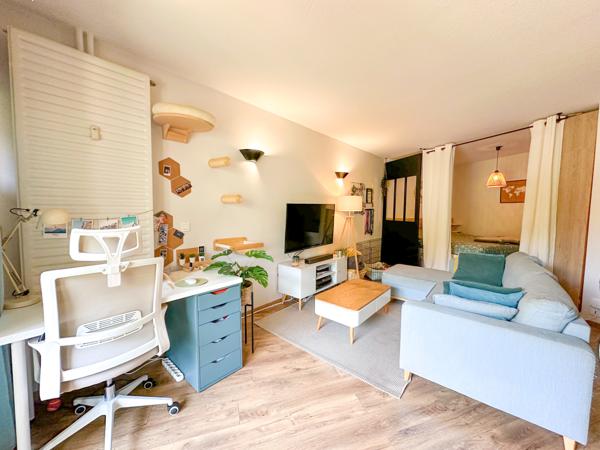 Mandelieu-la-Napoule (06210) COUP DE COEUR - Exclusivité Mandelieu - Studio avec alcôve et jardin.