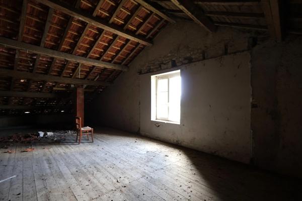 🏡 À vendre – Maison à rénover de 144m² avec potentiel à Peuvillers avec un terrain de 495 m² situé en zone à bâtir- proche Belgique et Luxembourg