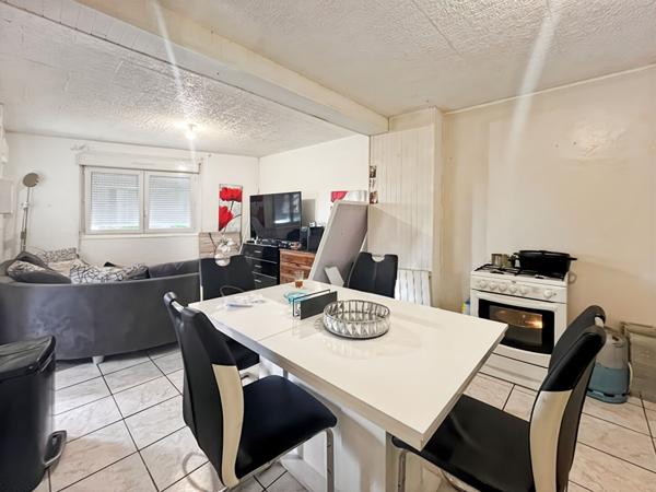 A VENDRE - Ensemble immobilier de deux maisons en location
