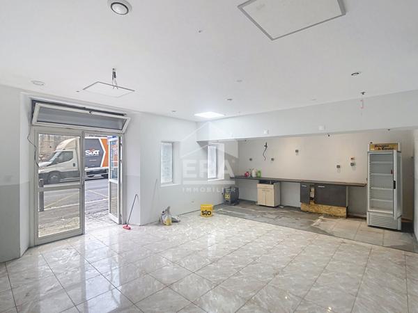 A VENDRE MARSEILLE 13014 LE CANET LOCAUX COMMERCIAUX APPARTEMENTS T2 T3 ZONE FRANCHE