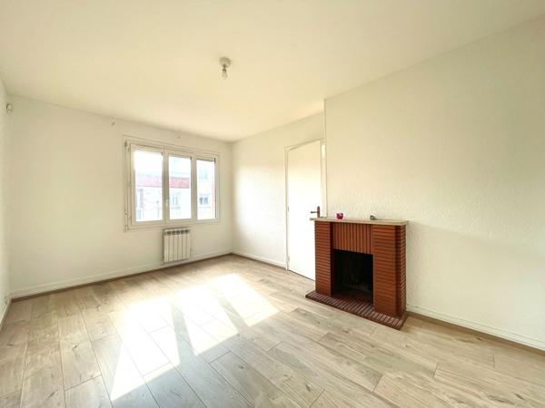 A louer F2 76500 Elbeuf- centre ville 76500- Réf BREV2