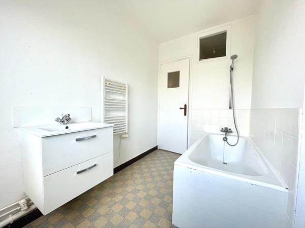 A louer F2 76500 Elbeuf- centre ville 76500- Réf BREV2