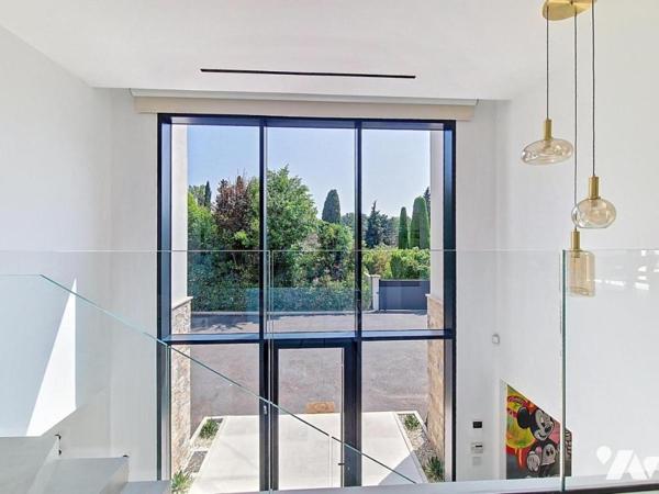 MAGNIFIQUE MAISON CONTEMPORAINE PROCHE VLLAGE DE VALBONNE 