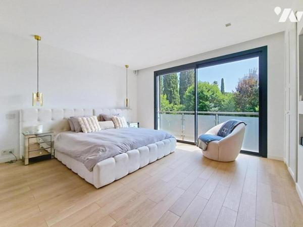 MAGNIFIQUE MAISON CONTEMPORAINE PROCHE VLLAGE DE VALBONNE 