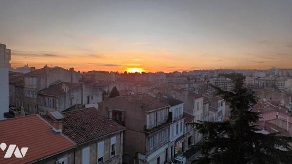 Appartement T3, dernier étage, vue panoramique, double exposition, deux balcons