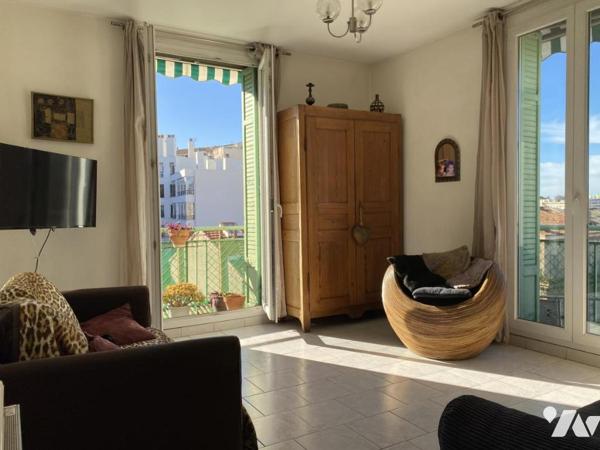 Appartement T3, dernier étage, vue panoramique, double exposition, deux balcons