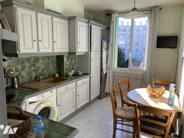 Appartement T3, dernier étage, vue panoramique, double exposition, deux balcons