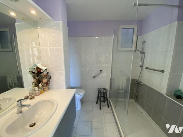 Appartement T3, dernier étage, vue panoramique, double exposition, deux balcons