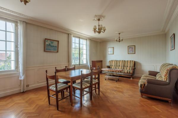 Maison
         6 pièces
        - 259 m² 539 000 € *