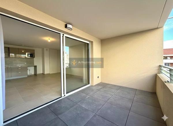 Vente                                                      Appartement
                        
                     2 pièces                      49 m2                     à Fréjus