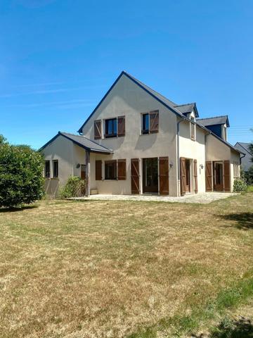 Grande maison de 176 m² dans le centre de Châteaubourg