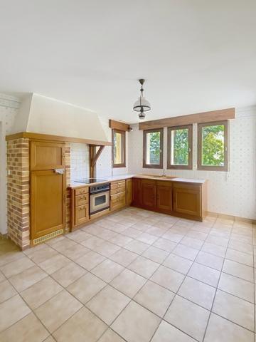 Grande maison de 176 m² dans le centre de Châteaubourg