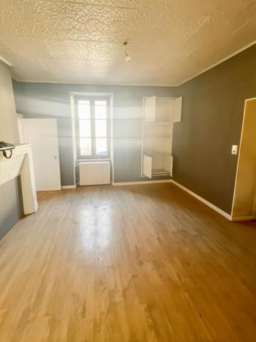 Maison de village à fort potentiel  133 m² + combles aménageables  Proche Saint-Amand-Montrond