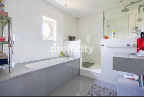 Maison 7 pièces - 176 m²