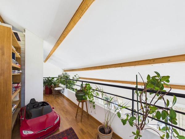 Maison à St Benoit de 245 m2 , 5 chambres, double sejour , jardin, piscine, garage