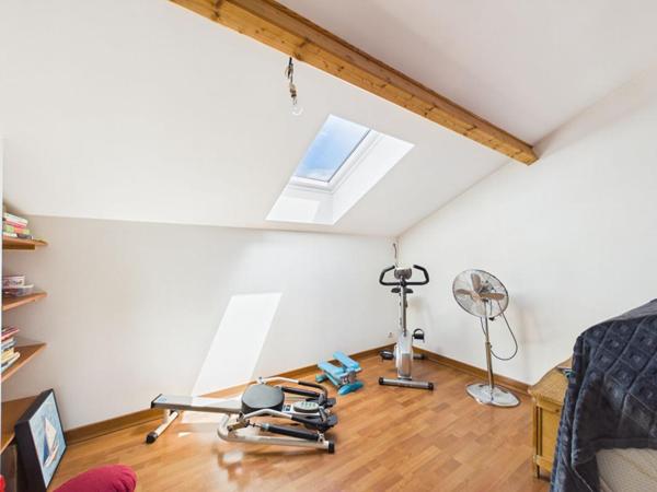 Maison à St Benoit de 245 m2 , 5 chambres, double sejour , jardin, piscine, garage