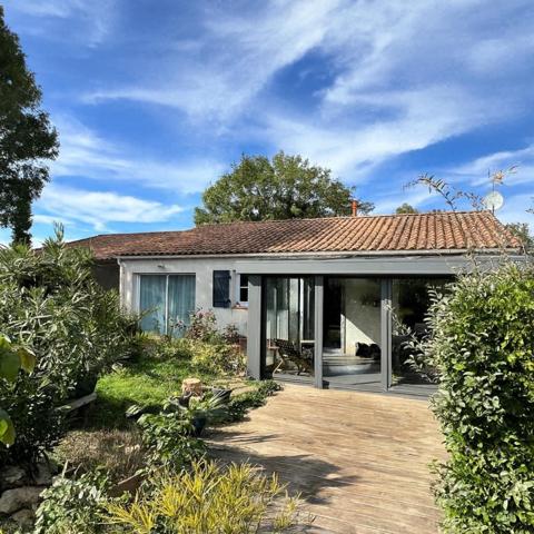 Maison de plain-pied lumineuse avec piscine – 123 m² habitables –