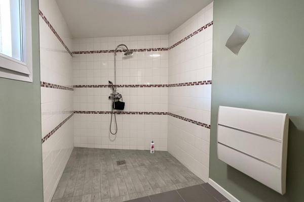 Maison de plain-pied lumineuse avec piscine – 123 m² habitables –