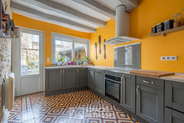 Authentique maison de bourg en pierre avec garage et cave voûtée