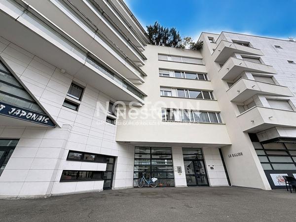 Montigny le Bretonneux, Centre ville, Gare à pieds, Appartement de 3 pièces de 74 m² au 1er étage avec cave et parking.